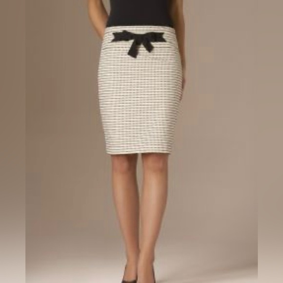 Forever 21 Dresses & Skirts - FOREVER 21 Cream/Black Lined Pencil Skirt